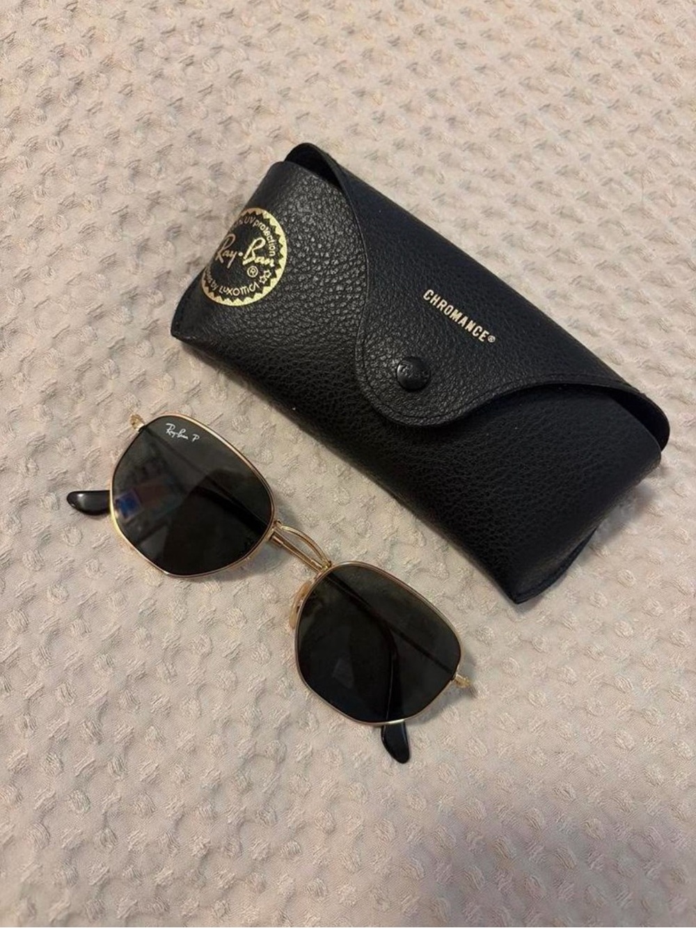 Ray-Ban Hexagonal Flat Lenses Gold Frame Black Lens Sunglasses - Chromance Case